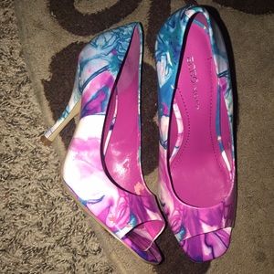 Bcbgeneration Ariel multicolor heels size 7